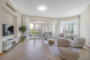 Breathtaking 3 Beds ,Beach Access, Fully Upgraded